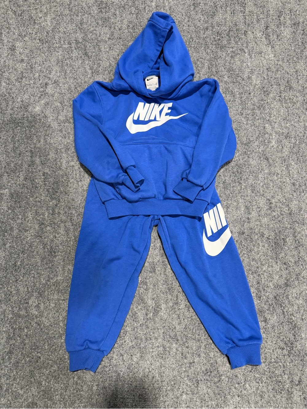 Nike Boys' 4-5 yrs Club Fleece Logo Hoodie and Sweatpants, 2-Piece Set.
